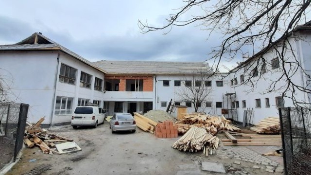 Reabilitare, modernizare si dotare Gradinita cu program prelungit cu 10 Sali de grupa nr. 1 din orasul Horezu, Judetul Valcea
